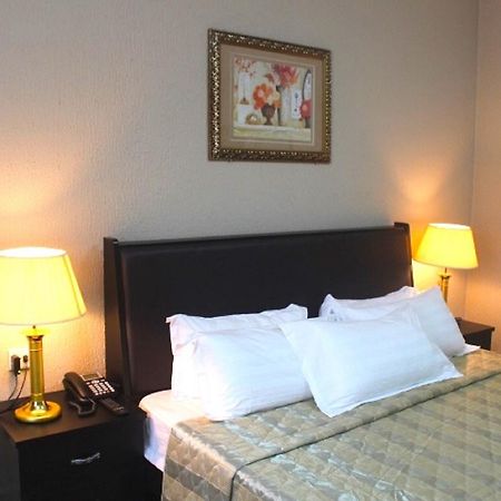 Corina Hotel Monrovia Extérieur photo