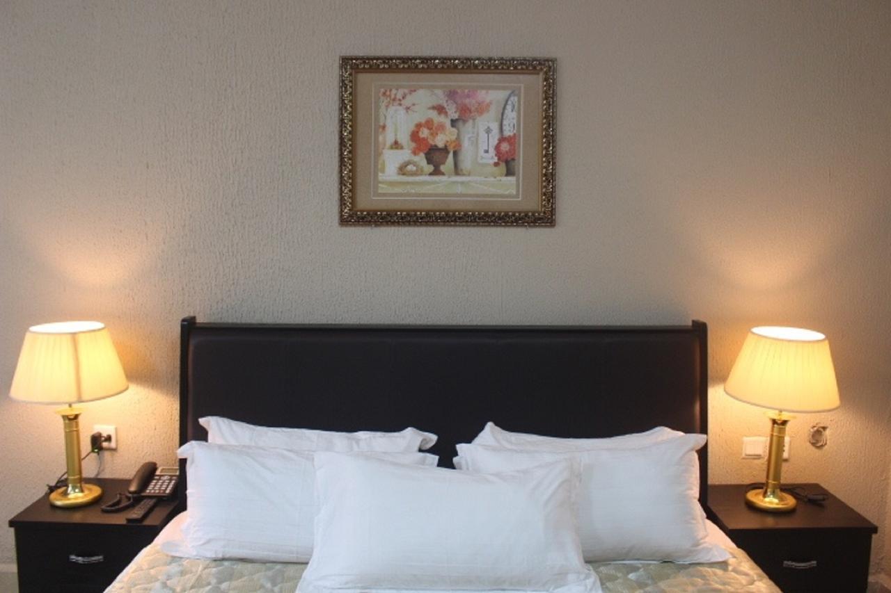 Corina Hotel Monrovia Extérieur photo