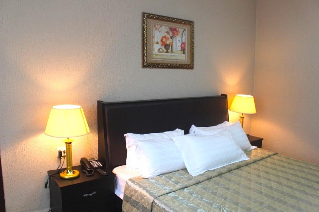 Corina Hotel Monrovia Extérieur photo