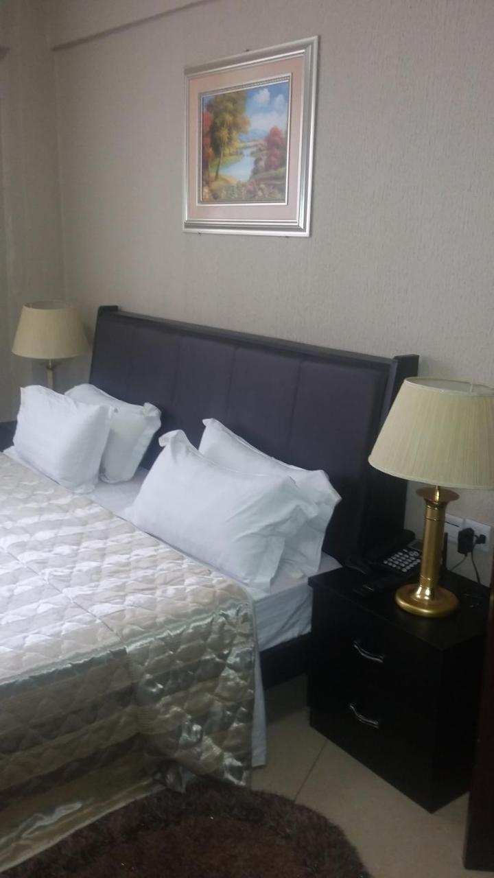 Corina Hotel Monrovia Extérieur photo