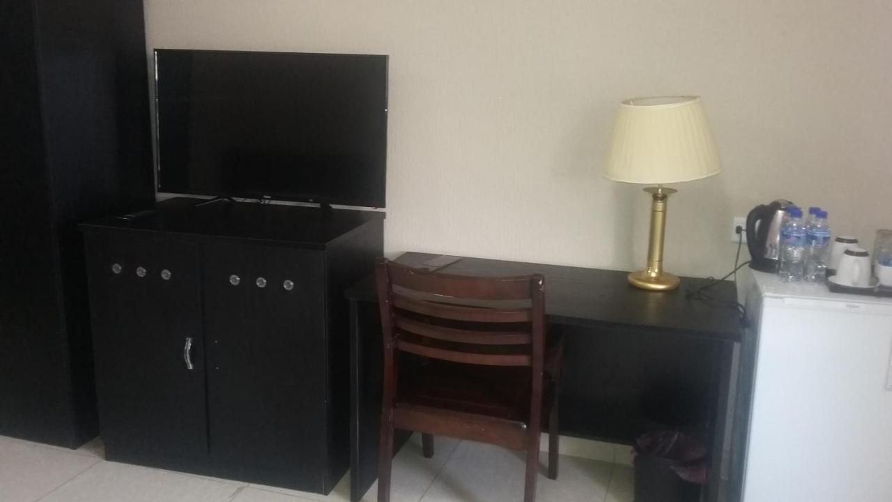 Corina Hotel Monrovia Extérieur photo