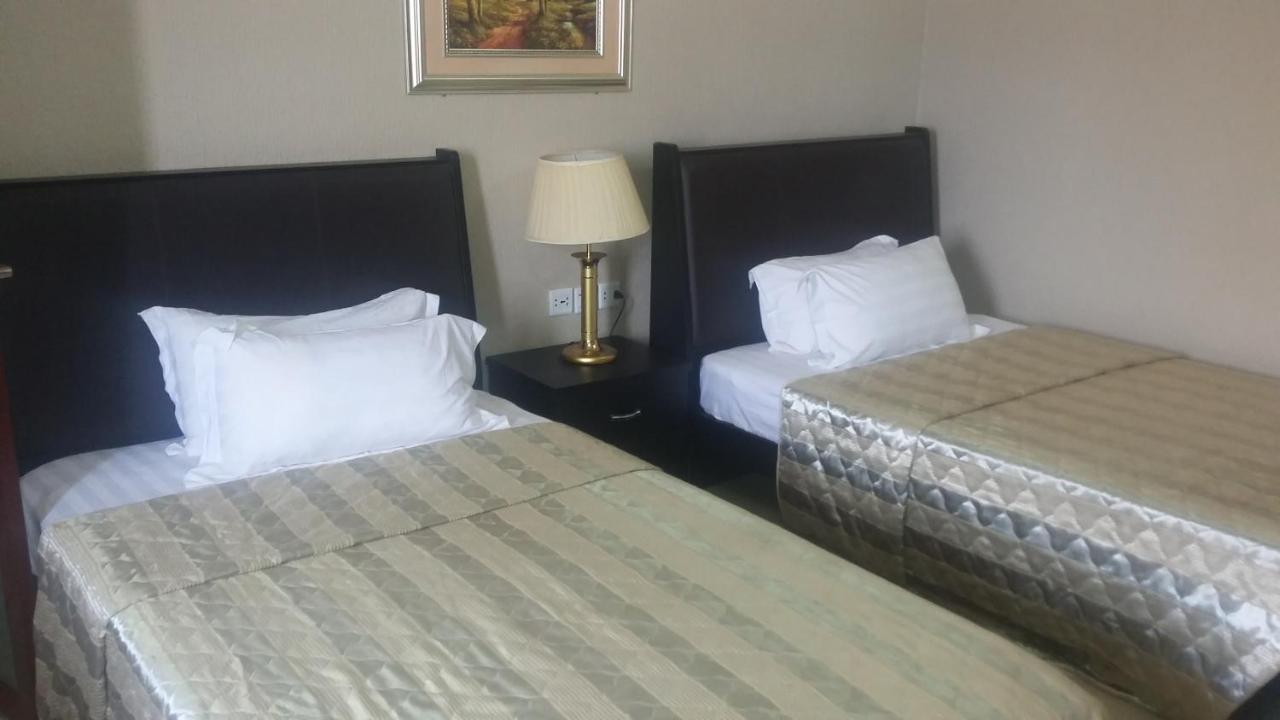Corina Hotel Monrovia Extérieur photo